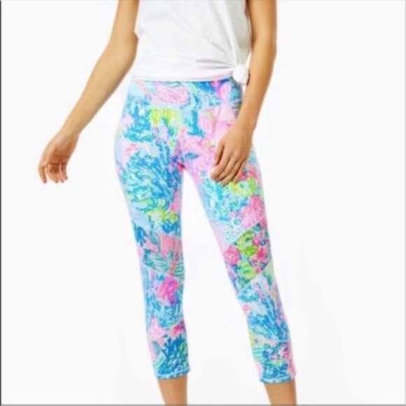 Lilly Pulitzer Pants - EUC Lilly Pulitzer Luxletic 21" Weekender Leggings Fished My Wish Size XXL